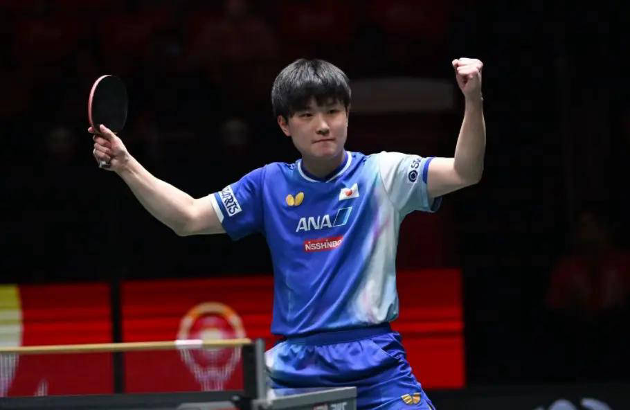 日本队逆转英格兰队，张本智和状态火热