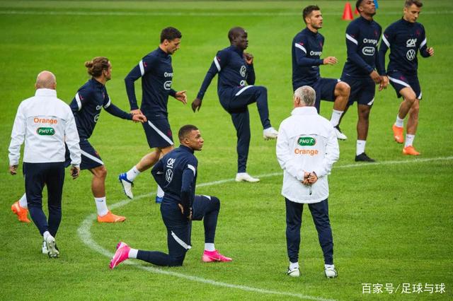 希腊碾压巴黎，奥亚尔萨瓦尔带队取胜